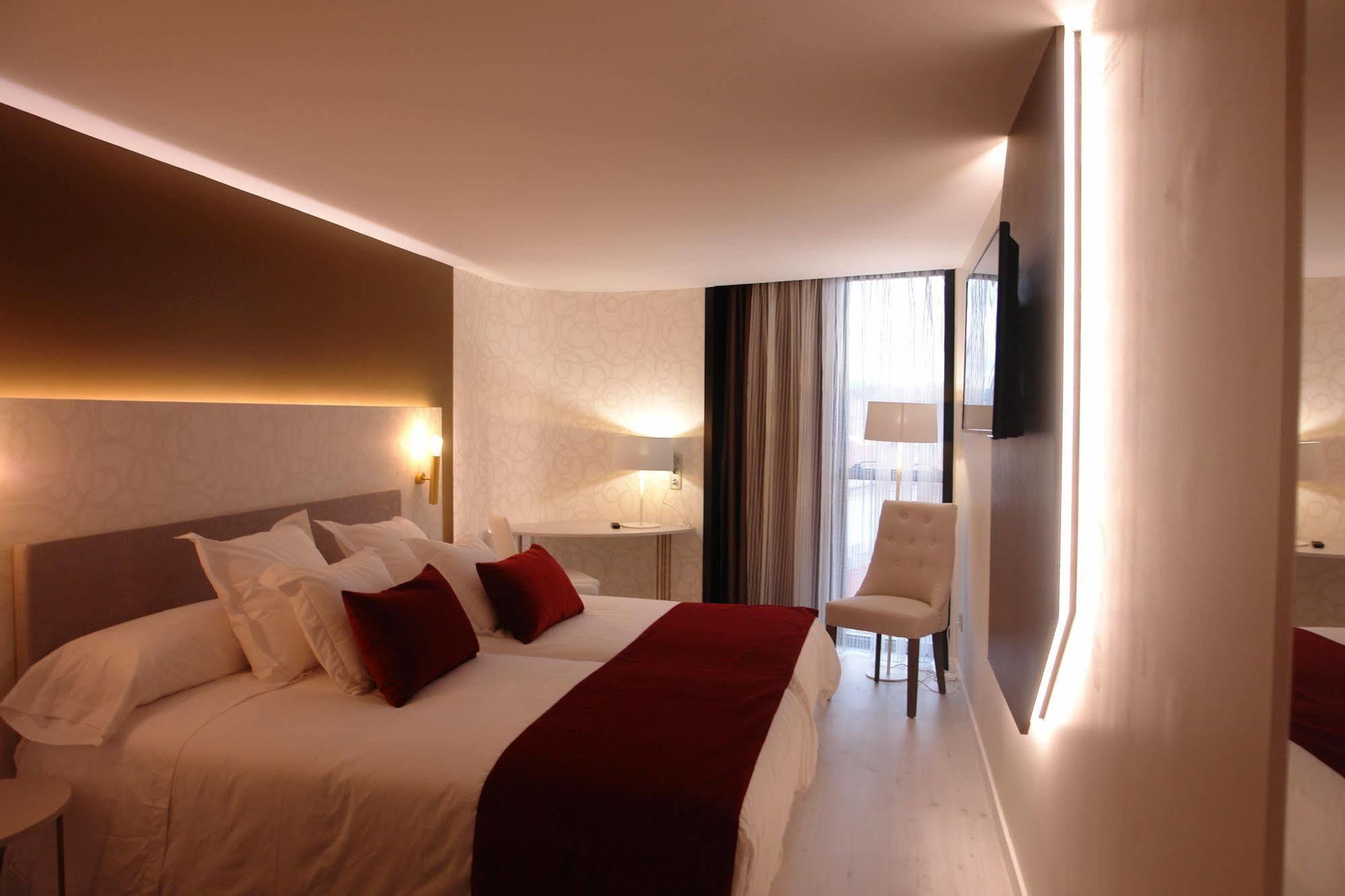 Hotel Cardenal Monforte De Lemos Zewnętrze zdjęcie
